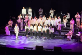 Kardes-Turkuler-Harbiye-Sahnesinde-30-Yili-8216Yan-Yana8217-Kutladi-featured